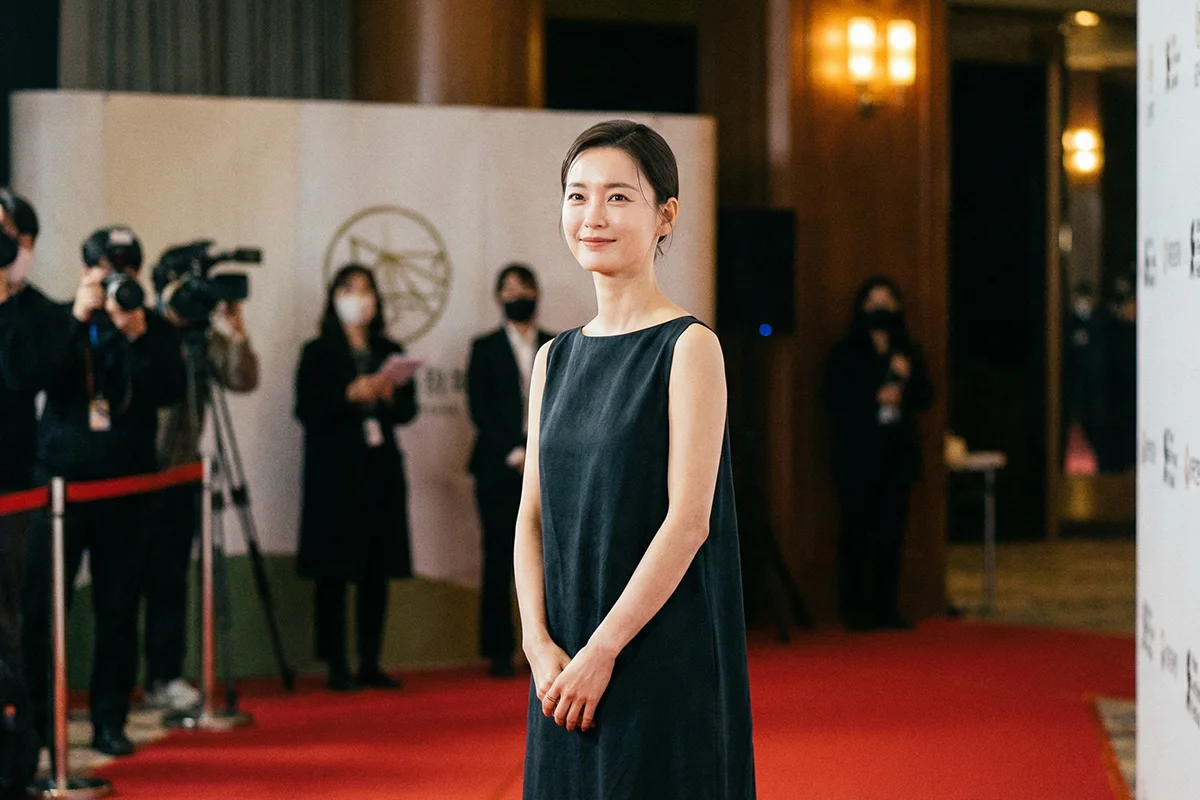 Jung Yu Mi aktris Korea Selatan saat menghadiri ajang penghargaan film dengan ekspresi tenang dan elegan